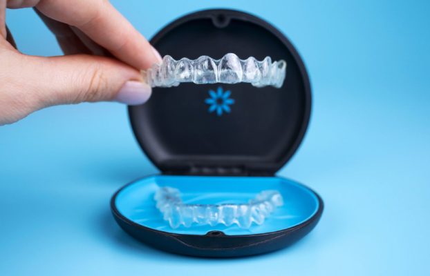 Şeffaf plak denilince akla ilk gelen marka; Invisalign!